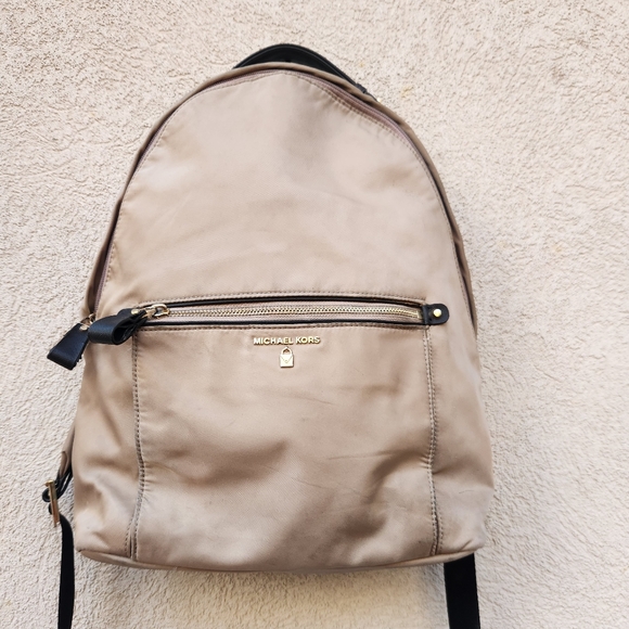MICHAEL KORS Backpack Beige Large Padded Straps Luggage Sleeve Key Loop Travel - Picture 1 of 8